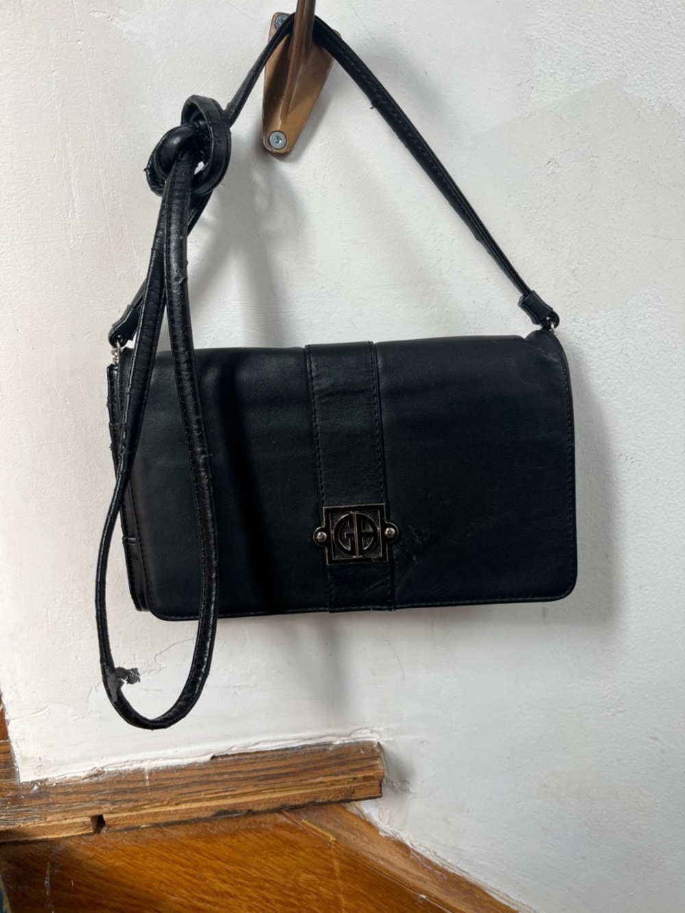 Giani Bernini Handbag | Classic Chic Shoulder Bag | Everyday Designer Style